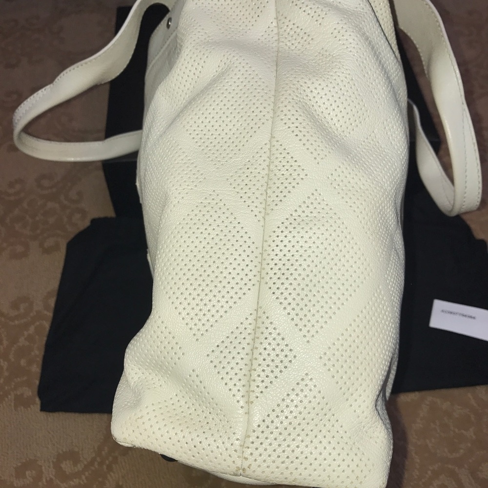Chanel white perforated tote with handles and CC - Picture 6 of 8